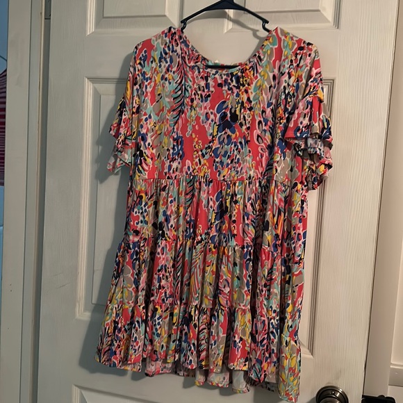 New boutique tiered top - Picture 1 of 4